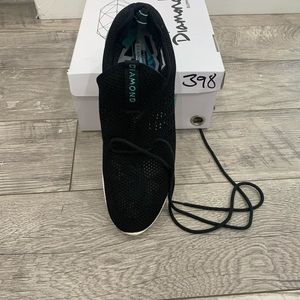 * SOLD * Diamond sneakers black . Men’s size 11